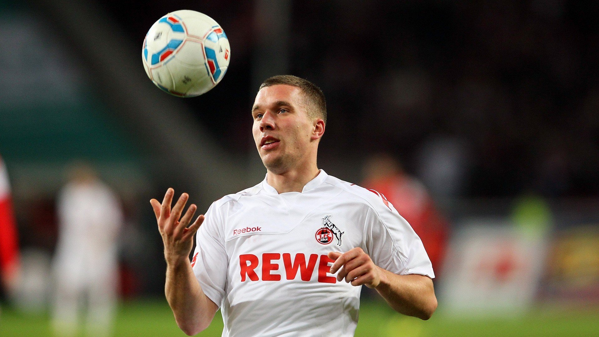 “尼古拉斯·桑特基的精准脚法与组织能力，成就阿根廷美洲狮队的战术深度”